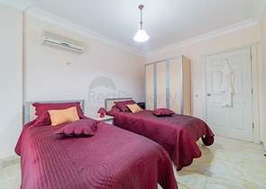 شقق على البحر في الانيا - غرفتين وصالة -مفروشة - ضمن مجمع على البحر مباشرة -في محمودلار / الانيا 