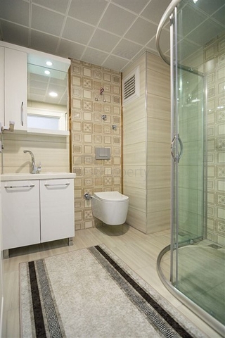 شقة فاخرة قريبة من البحر -تصميم 2 غرفة وصالة -في محمودلار / الانيا 