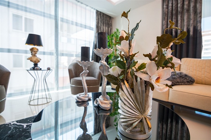 شقة فاخرة قريبة من البحر -تصميم 2 غرفة وصالة -في محمودلار / الانيا 