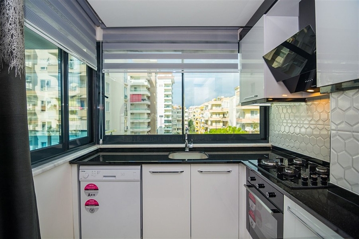 شقة فاخرة قريبة من البحر -تصميم 2 غرفة وصالة -في محمودلار / الانيا 