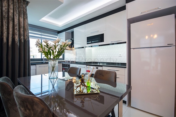 شقة فاخرة قريبة من البحر -تصميم 2 غرفة وصالة -في محمودلار / الانيا 