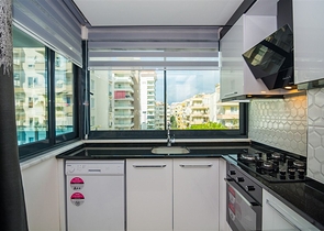 شقة فاخرة قريبة من البحر -تصميم 2 غرفة وصالة -في محمودلار / الانيا 