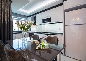 شقة فاخرة قريبة من البحر -تصميم 2 غرفة وصالة -في محمودلار / الانيا 