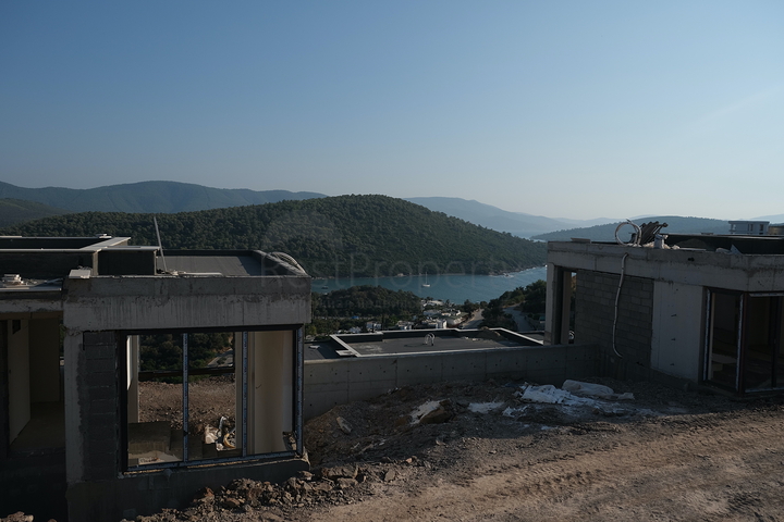 مجمع فيلا صديق للبيئة مع إطلالات على البحر والغابات!