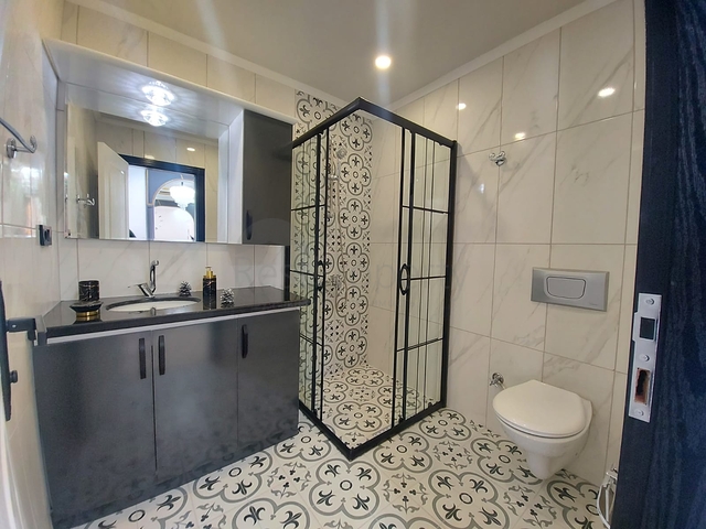 شقة على شارع بارباروس في محمودلار- تصميم 2 غرفة وصالة مع الاثاث -في محمودلار / الانيا 