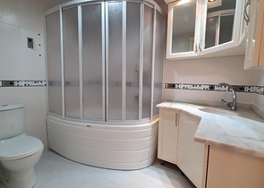 شقق اطلالة بحر في محمودلار- غرفتين وصالة -مفروشة -ضمن مجمع سكني -في محمودلار / الانيا 