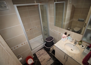 شقق واسعة في الانيا -تصميم 2 غرفة وصالة -قريبة من البحر والخدمات -في محمودلار / الانيا 