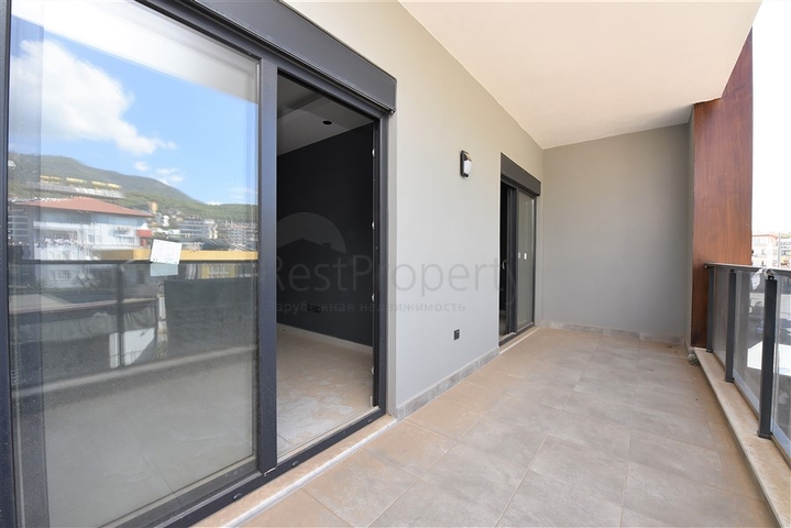 شقة غرفة وصالة بسعر مناسب - ضمن مجمع جديد في اوبا / الانيا 