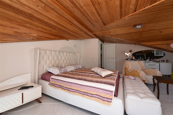 دوبلكس عائلية واسعة في الانيا -تصميم 1+4 مع الاثاث  -في جيكجلي / الانيا 