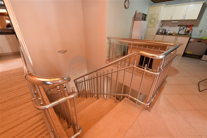 دوبلكس عائلية واسعة في الانيا -تصميم 1+4 مع الاثاث  -في جيكجلي / الانيا 