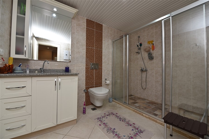 دوبلكس عائلية واسعة في الانيا -تصميم 1+4 مع الاثاث  -في جيكجلي / الانيا 