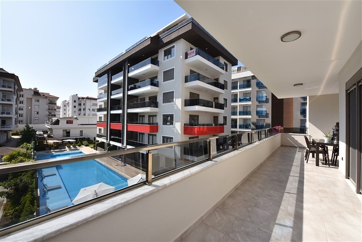 شقة واسعة في الانيا - 3 غرف نوم وصالة -ضمن مجمع فاخر -في كاستل / الانيا 