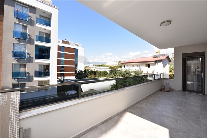 شقة واسعة في الانيا - 3 غرف نوم وصالة -ضمن مجمع فاخر -في كاستل / الانيا 