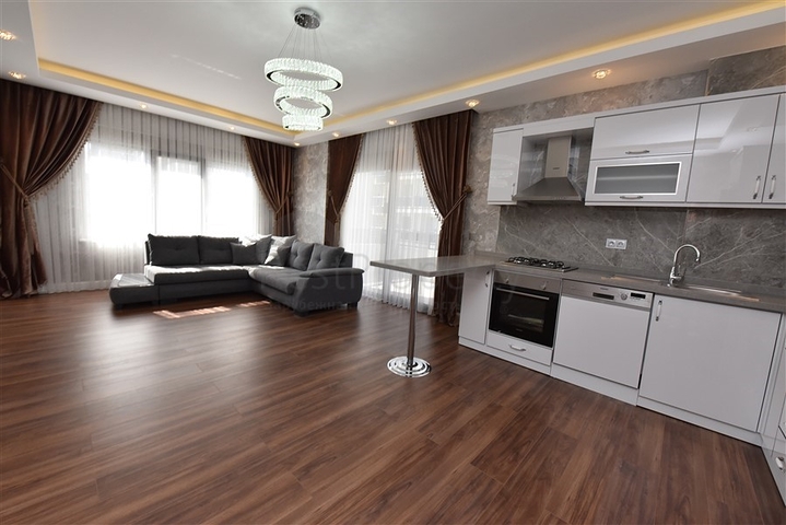 شقة واسعة في الانيا - 3 غرف نوم وصالة -ضمن مجمع فاخر -في كاستل / الانيا 