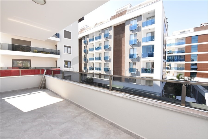 شقة واسعة في الانيا - 3 غرف نوم وصالة -ضمن مجمع فاخر -في كاستل / الانيا 