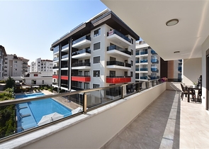 شقة واسعة في الانيا - 3 غرف نوم وصالة -ضمن مجمع فاخر -في كاستل / الانيا 