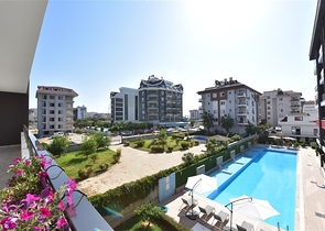 شقة واسعة في الانيا - 3 غرف نوم وصالة -ضمن مجمع فاخر -في كاستل / الانيا 