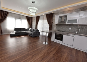 شقة واسعة في الانيا - 3 غرف نوم وصالة -ضمن مجمع فاخر -في كاستل / الانيا 