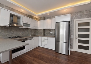 شقة واسعة في الانيا - 3 غرف نوم وصالة -ضمن مجمع فاخر -في كاستل / الانيا 