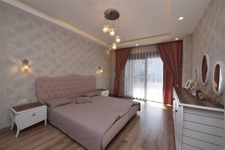 شقة انيقة غرفتين وصالة -مجمع فاخر قريب من البحر -في كاستل / الانيا 