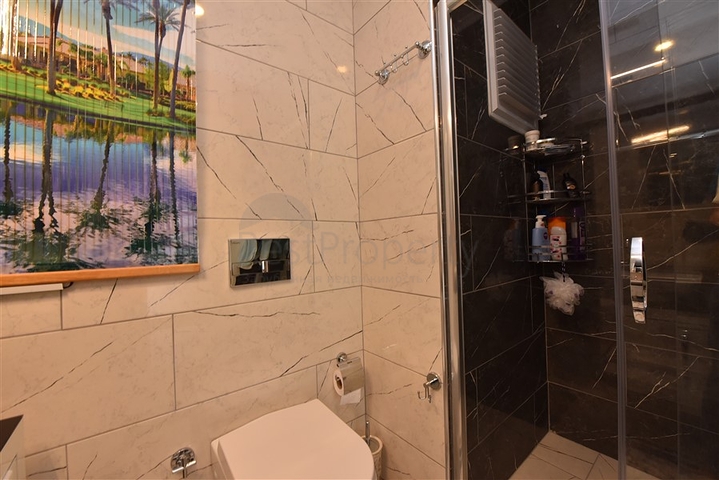 شقة انيقة غرفتين وصالة -مجمع فاخر قريب من البحر -في كاستل / الانيا 