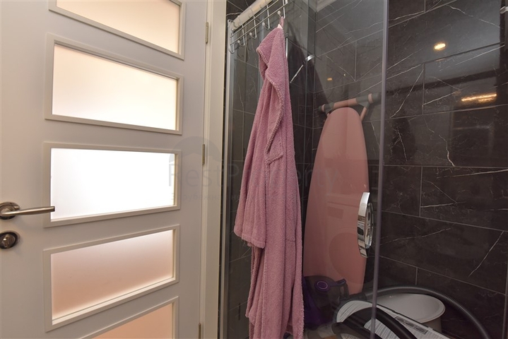 شقة انيقة غرفتين وصالة -مجمع فاخر قريب من البحر -في كاستل / الانيا 