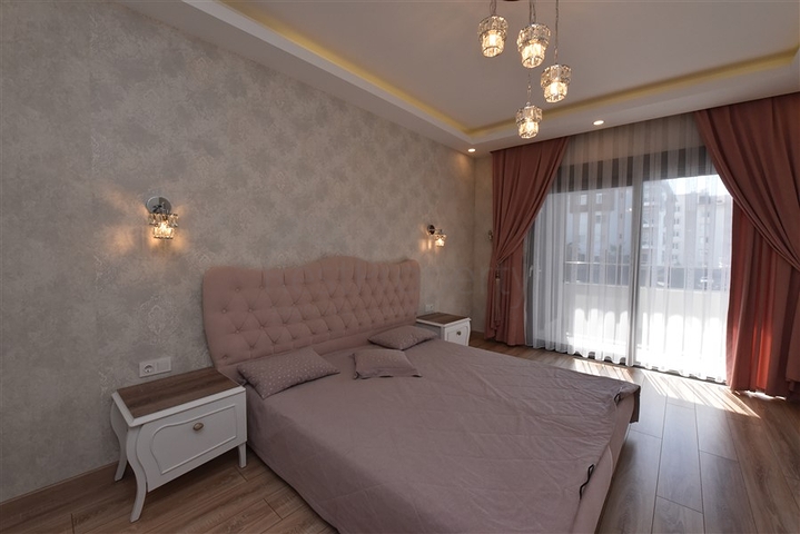 شقة انيقة غرفتين وصالة -مجمع فاخر قريب من البحر -في كاستل / الانيا 