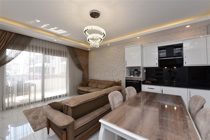 شقة انيقة غرفتين وصالة -مجمع فاخر قريب من البحر -في كاستل / الانيا 