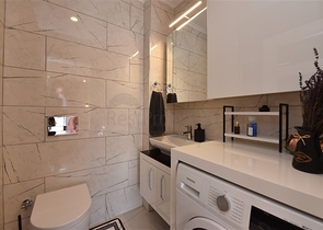 شقة انيقة غرفتين وصالة -مجمع فاخر قريب من البحر -في كاستل / الانيا 