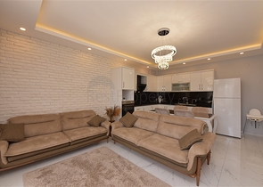 شقة انيقة غرفتين وصالة -مجمع فاخر قريب من البحر -في كاستل / الانيا 