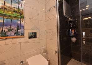 شقة انيقة غرفتين وصالة -مجمع فاخر قريب من البحر -في كاستل / الانيا 