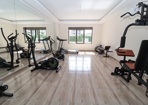 شقة انيقة غرفتين وصالة -مجمع فاخر قريب من البحر -في كاستل / الانيا 