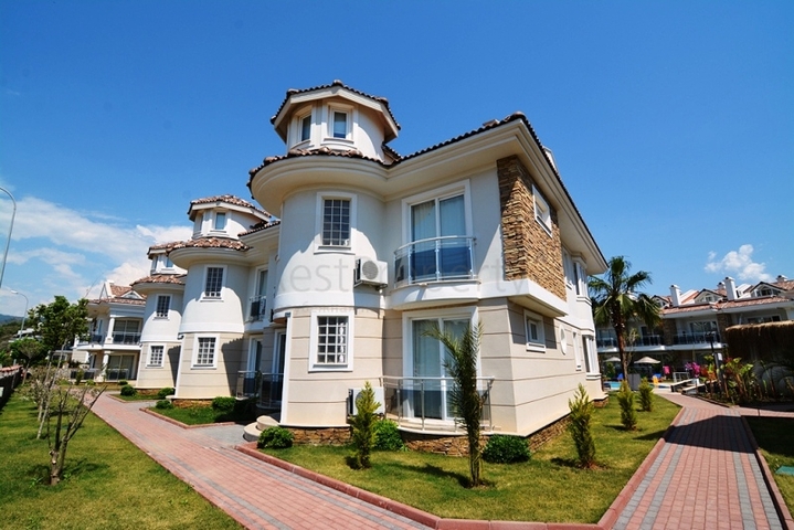 شقق في فتحية بمساحات مختلفة 