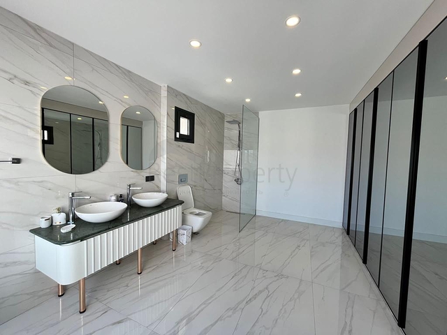 مشروع بوتيك من 8 فيلات مع مناظر خلابة للبحر والجبل في راوين جوندوجان