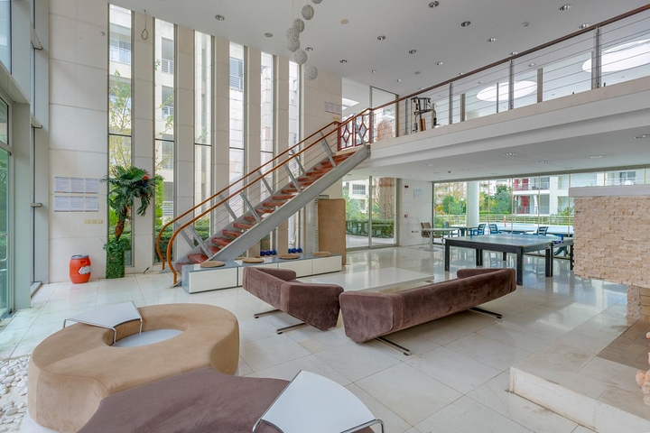 شقة 2 + 1 300 متر من البحر