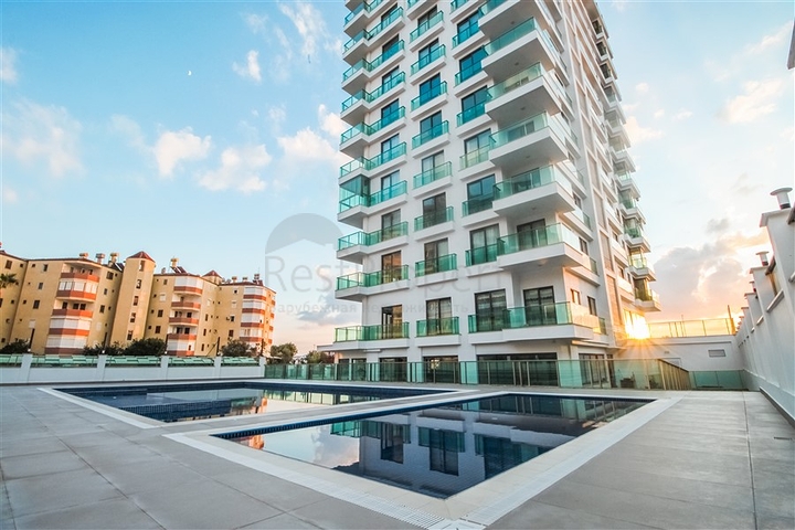 عرض شقة على السطر الأول من المجمع المتميز