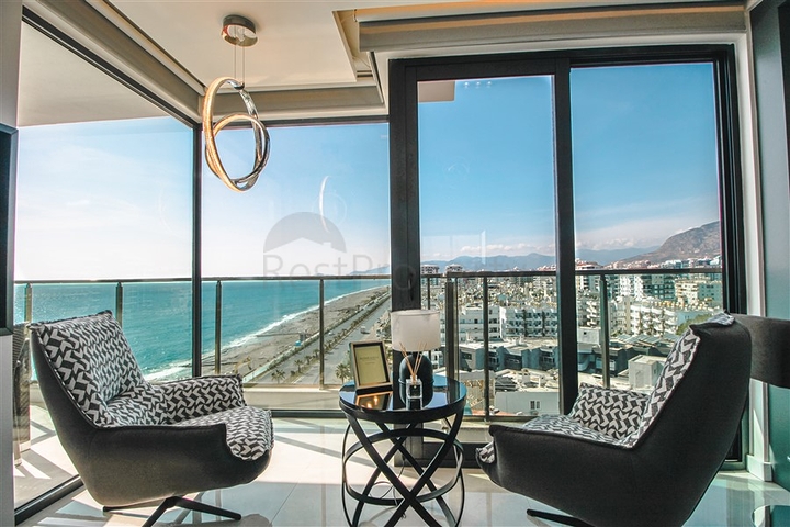 عرض شقة على السطر الأول من المجمع المتميز