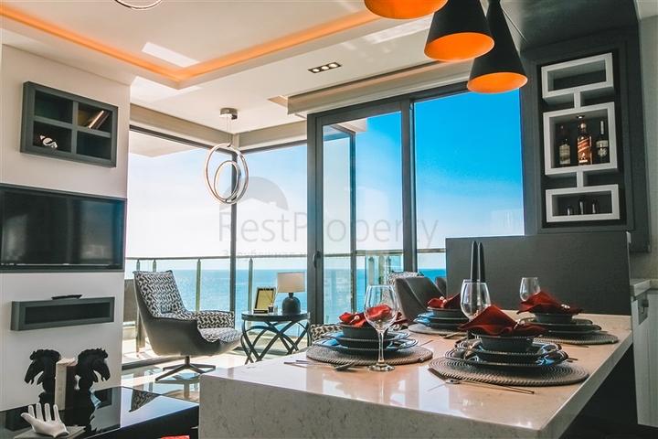 عرض شقة على السطر الأول من المجمع المتميز