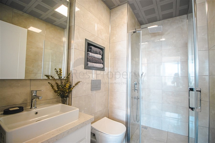 عرض شقة على السطر الأول من المجمع المتميز