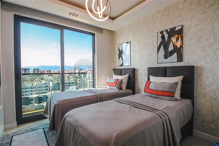 عرض شقة على السطر الأول من المجمع المتميز