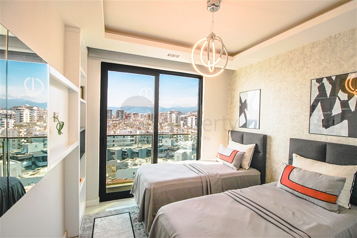 عرض شقة على السطر الأول من المجمع المتميز