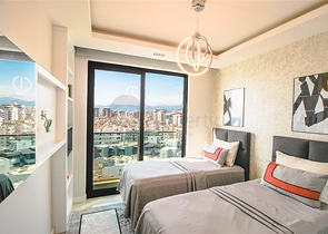 عرض شقة على السطر الأول من المجمع المتميز