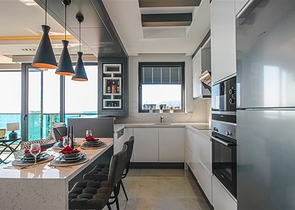 عرض شقة على السطر الأول من المجمع المتميز