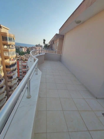 بنتهاوس من خمس غرف في محمودلار 