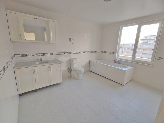 بنتهاوس من خمس غرف في محمودلار 