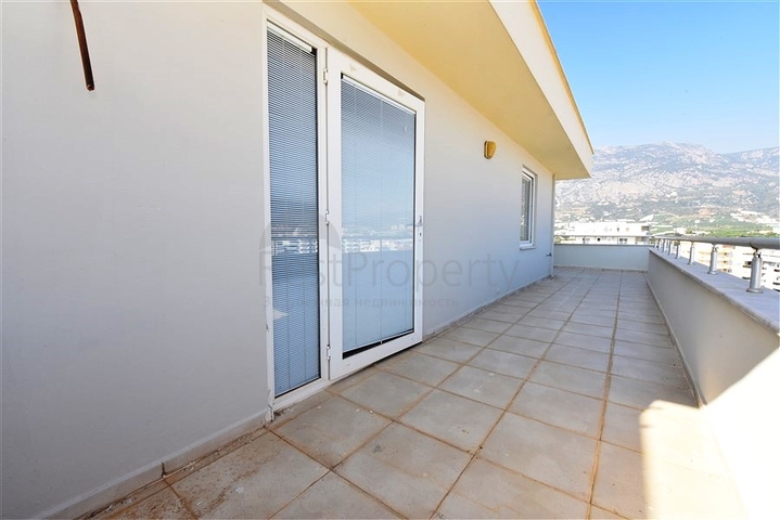 شقة 4+1 مع مطبخ منفصل في محمودلار