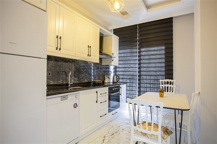 شقة مفروشة 2 + 1 من المالك في مجمع مرموق في منطقة أوبا