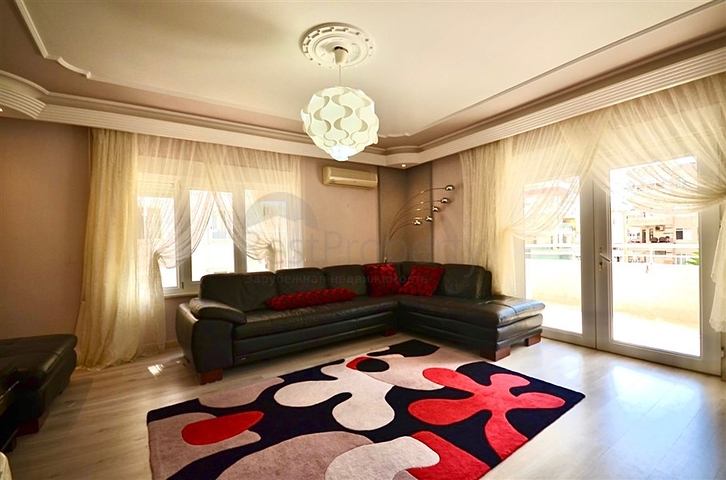 شقة فسيحة 3 + 1 مع أثاث وأجهزة في منطقة محمودلار 