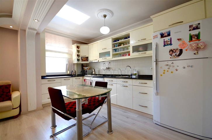 شقة فسيحة 3 + 1 مع أثاث وأجهزة في منطقة محمودلار 