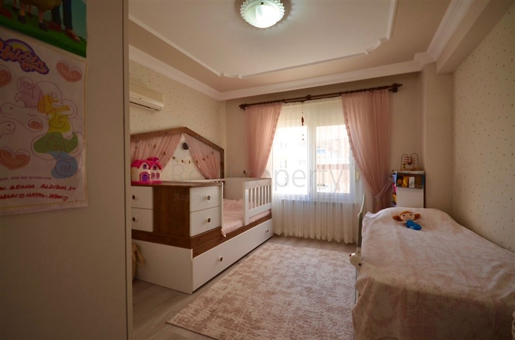 شقة فسيحة 3 + 1 مع أثاث وأجهزة في منطقة محمودلار 